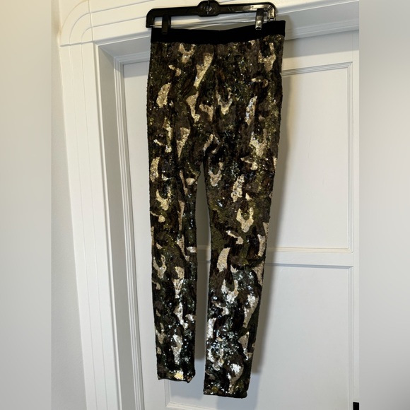BCBG MaxAzria 
sequin leggings
Mid-rise - Picture 3 of 10